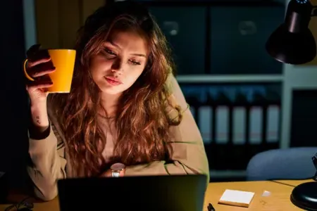 Yuxusuzluq artıq çəkiyə səbəb ola bilər