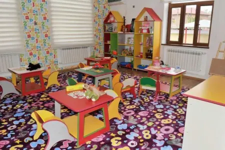 Azərbaycanda uşaq bağçasında uçqun - dağıntılar altında qalan var