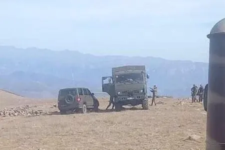 Ermənistan ordusu sərhədə nə daşıyır?