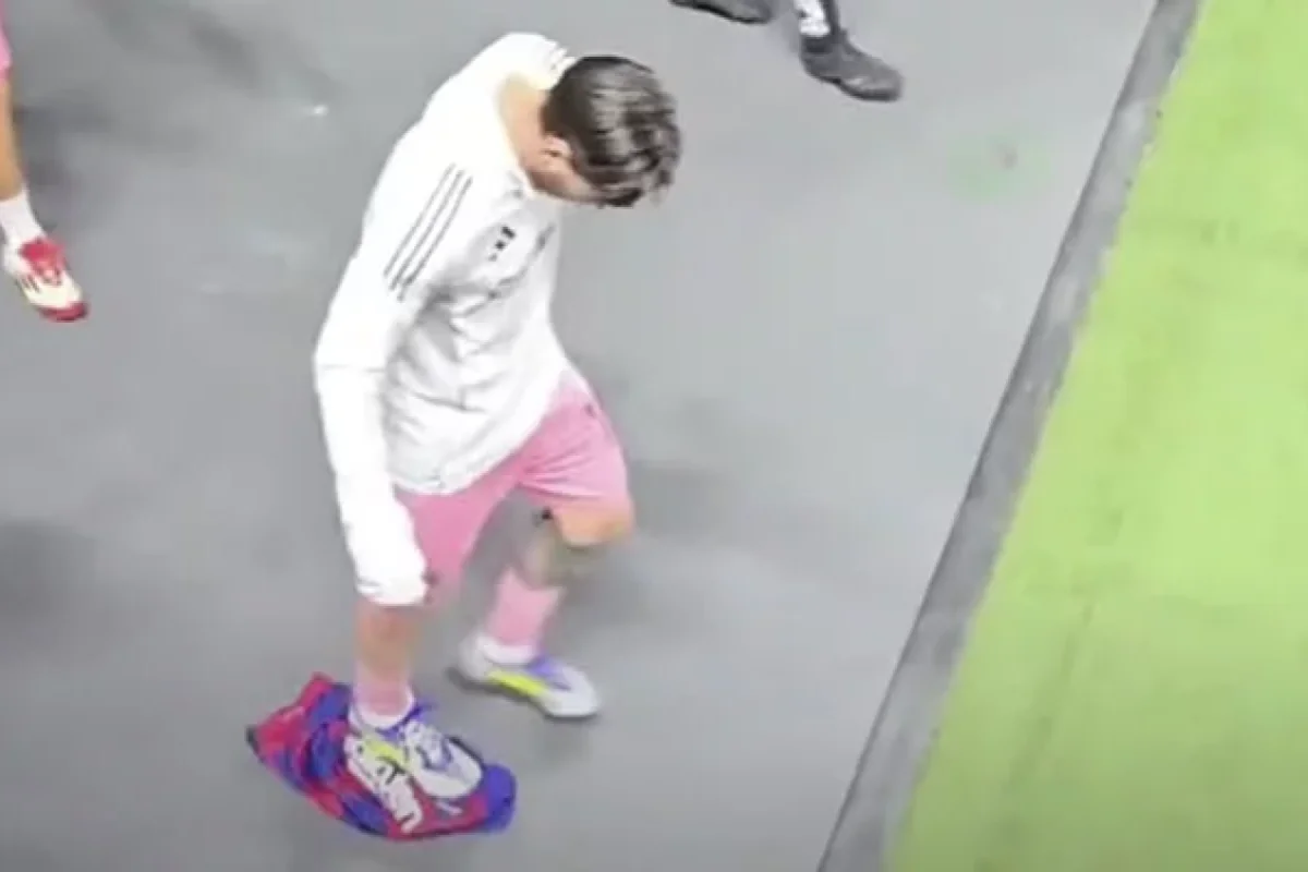 Messi “Barselona” formasını tapdaladı - Video