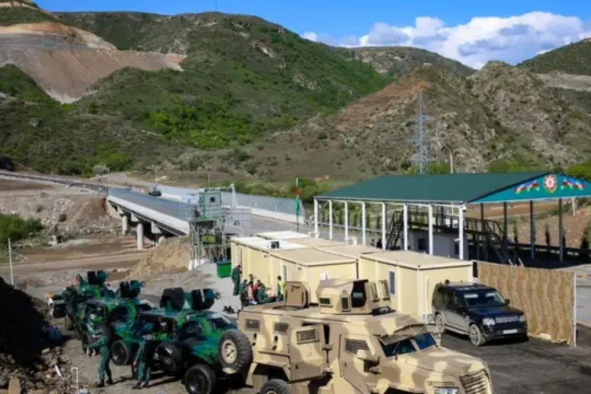 Sərhəddə səngər qazılır, xüsusi texnika gətirilir - Bölgədən TƏCİLİ XƏBƏR