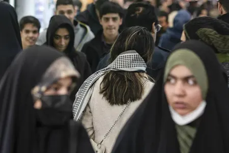 İranda əxlaq polisi ləğv edilə bilər