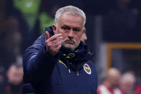 Mourinyo ilə futbolçular arasında - DAVA