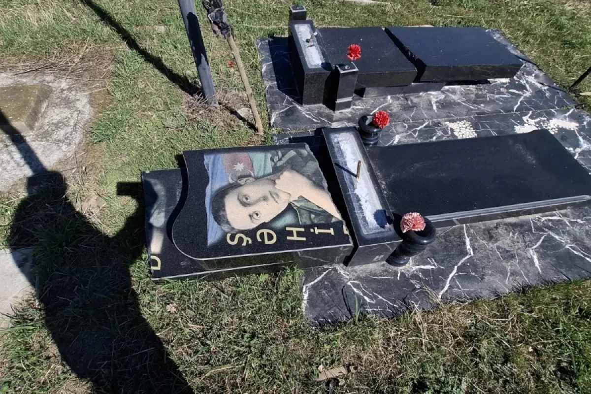 Şəhidin və anasının məzar daşı sındırılıb? - AÇIQLAMA