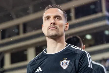 Bu futbolçu "Qarabağ"dan gedir