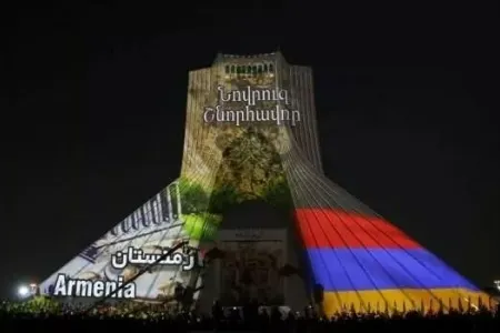 Novruzda İranın simvolunda erməni bayrağı əks olundu