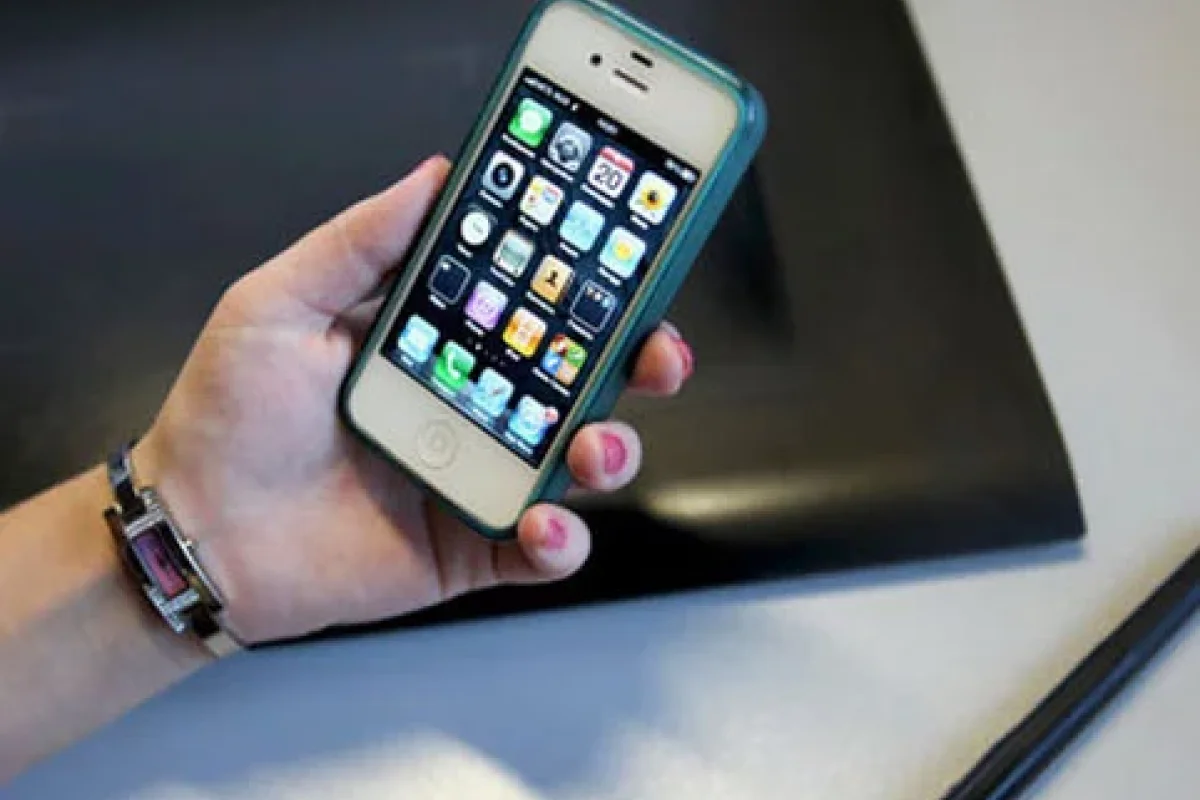 Məktəblərdə mobil telefon istifadəsinə qadağa