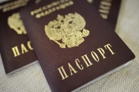 Estoniya bu Rusiya pasportlarının tanınmasını dayandıracaq