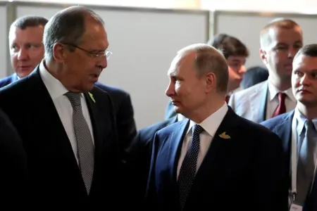 Putin Lavrovu təltif etdi