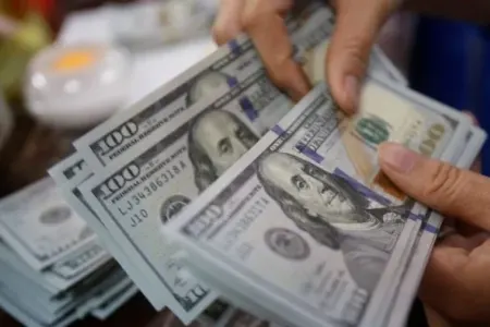 Qonşu ölkədə dollar kəskin bahalaşdı - – Azərbaycanı hansı təhlükə gözləyir?