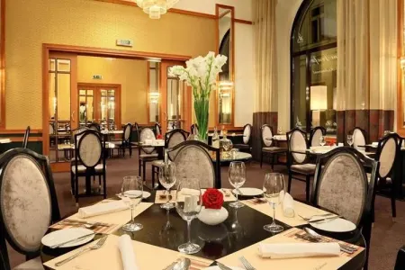 Məmurlara bağlı restoranlarda yoxlamalar aparılmır? - AÇIQLAMA