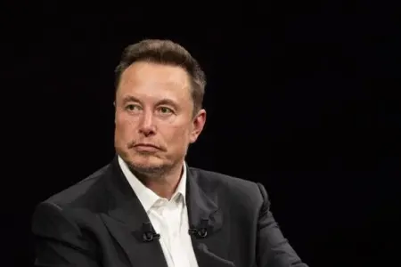 İlon Mask cinsi azlıqları ittiham etdi