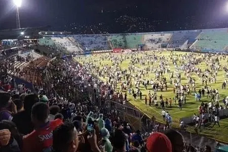 Erməni və gürcü azarkeşlər bir-birini "qırdı" - VİDEO