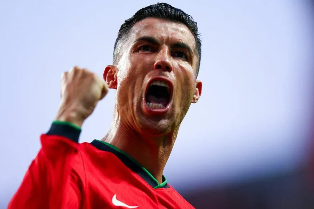 Ronaldo Ginnesin Rekordlar Kitabına düşdü - FOTOFAKT