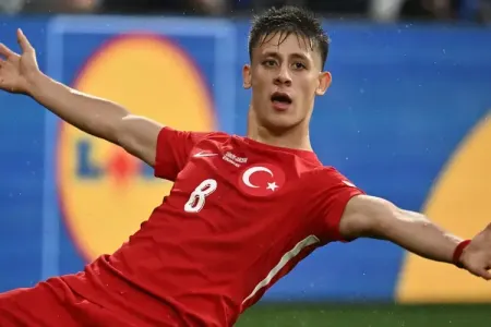 “Liverpul”un ulduzu Arda Gülerə - İLİŞDİ
