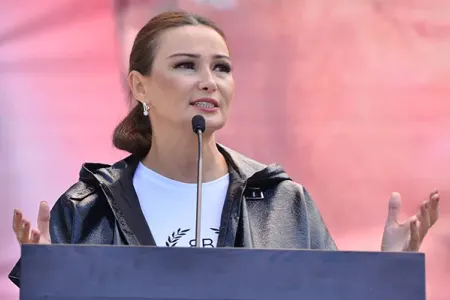 24 mart: - Qənirə Paşayevanın doğum GÜNÜDÜR