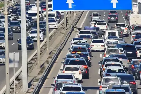 Qəza aeroport yolunda sıxlıq yaratdı