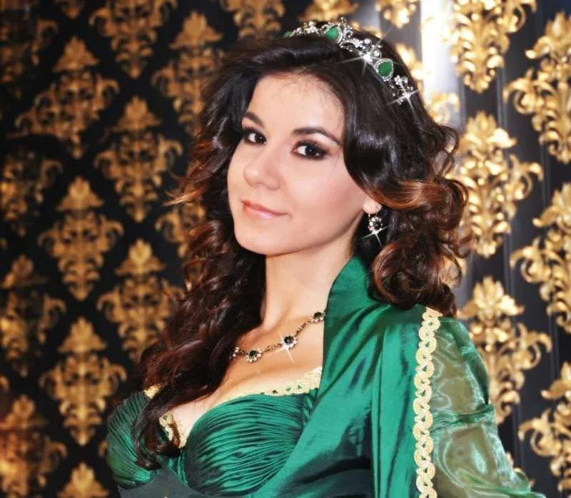 Ərdoğanı təhqir edən Türkiyə gözəli saxlanıldı - FOTO