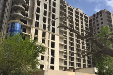 Yasamalda sakinlər evdə ola-ola tikinti şirkəti evi dağıtdı