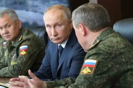 Putin atom sualtı qayığının suya buraxılmasına izn verdi - Video