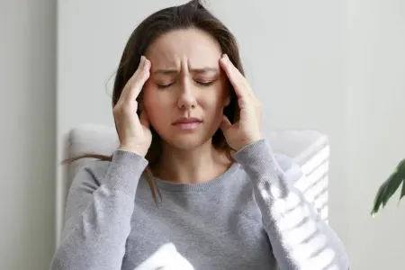 Gicgahlarınızda "şimşək çaxır"? - həkim təhlükələrdən danışdı