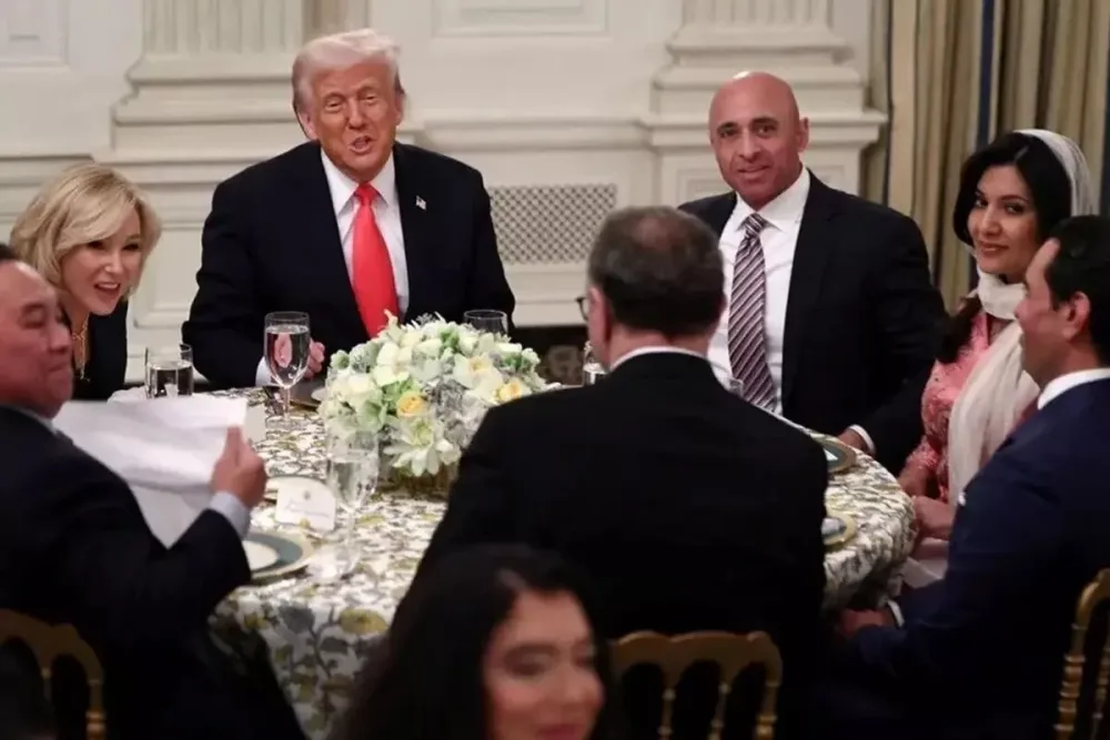 Tramp iftar süfrəsində - FOTO