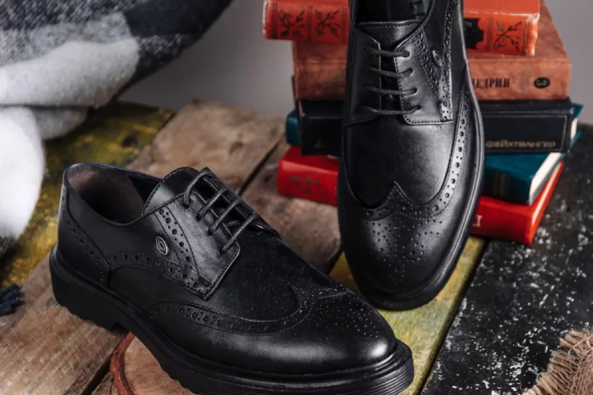 İki gün üst-üstə eyni ayaqqabıları - geyinməyin