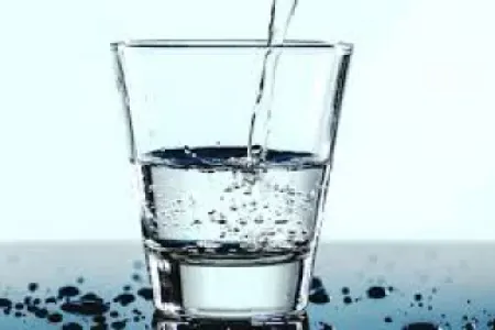 Yemək zamanı su içmək zərərlidir? - Həkim DANIŞDI