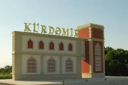 Azərbaycanda mollanın üzünə benzin tökdülər