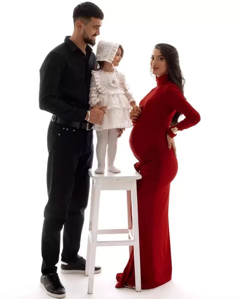 “Qarabağ”ın futbolçusu hamilə xanımı və qızı ilə - FOTOLAR