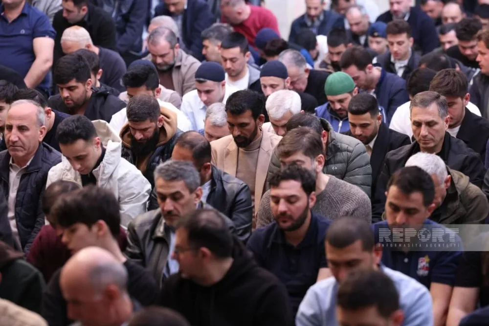 Məscidlərdə bayram namazı qılınır - FOTO