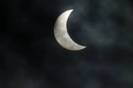 İlin ilk Günəş tutulmasından - Fotolar