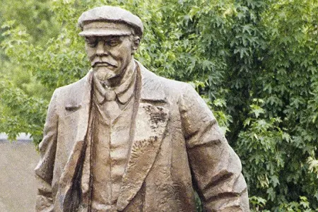 Rusiyada Leninin heykəli satışa çıxarıldı