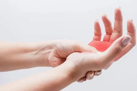 Əllərin keyiməsinə səbəb nədir? - Həkim DANIŞDI