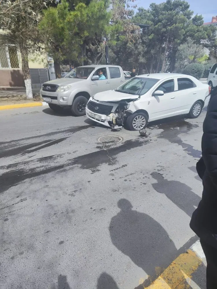 Sumqayıtda avtomobil marketə girdi - FOTO