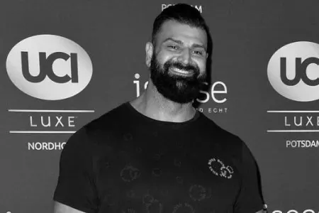 “Netfliks” ulduzu idman zalında öldü