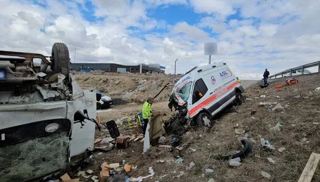 Təcili yardımla yük maşını toqquşdu: - Yaralılar var