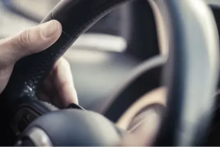 Maşının sükanı hərəkətdə olarkən titrəyirsə… - SÜRÜCÜLƏRƏ XƏBƏRDARLIQ