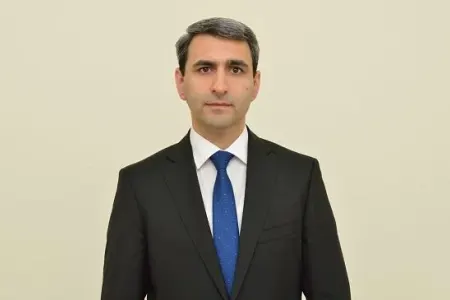 Rövşən Rüstəmov rəisi vəzifəsindən azad etdi