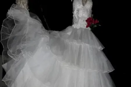 Bakıda qəbiristanlıqdakı gəlinlik qorxu yaratdı - Video