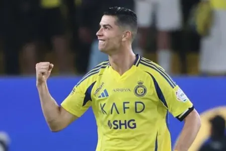 Ronaldo qollarını 931-ə yüksəltdi