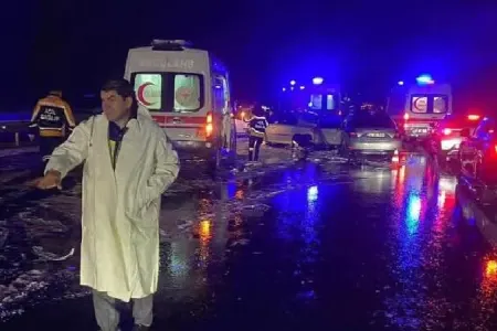 Dəhşətli qəza... 12 maşın bir-birinə çırpıldı: - ÇOXLU YARALI VAR!