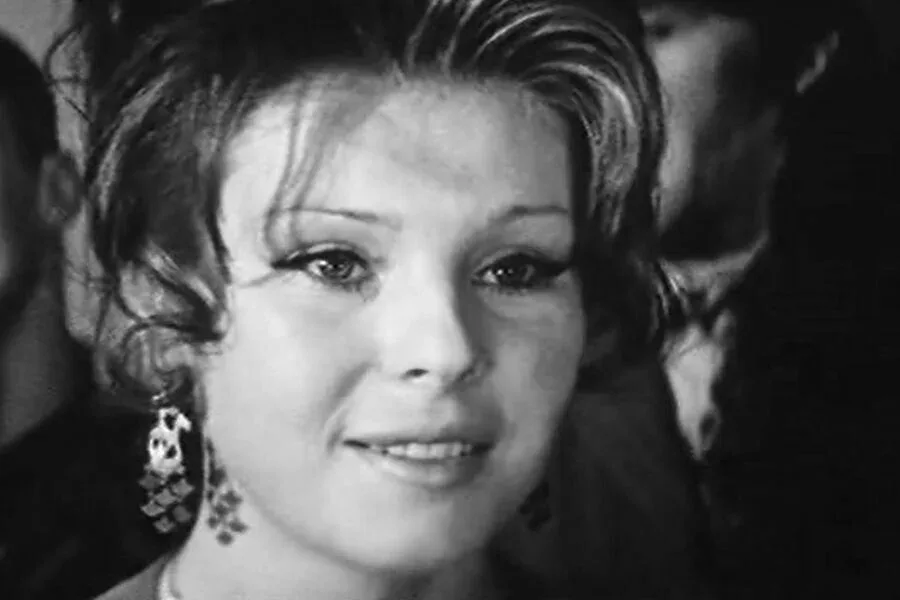 Məşhur aktrisa yanğında HƏLAK OLDU - FOTO