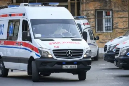 Azərbaycanda çağırışa gedən həkim bıçaqlandı
