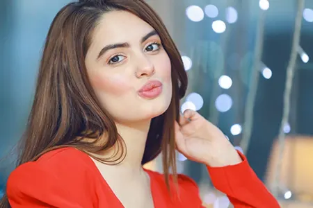 "Üzümdə estetik yoxdur, təbii gözələm" - VİDEO