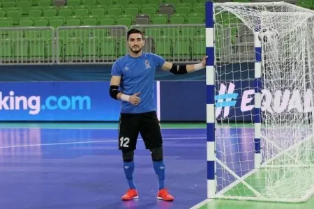 Rövşən Hüseynli millidən kənarlaşdırıldı