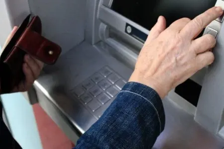 Azərbaycanda bu qadınlar erkən - PENSİYAYA ÇIXA BİLƏR - VİDEO