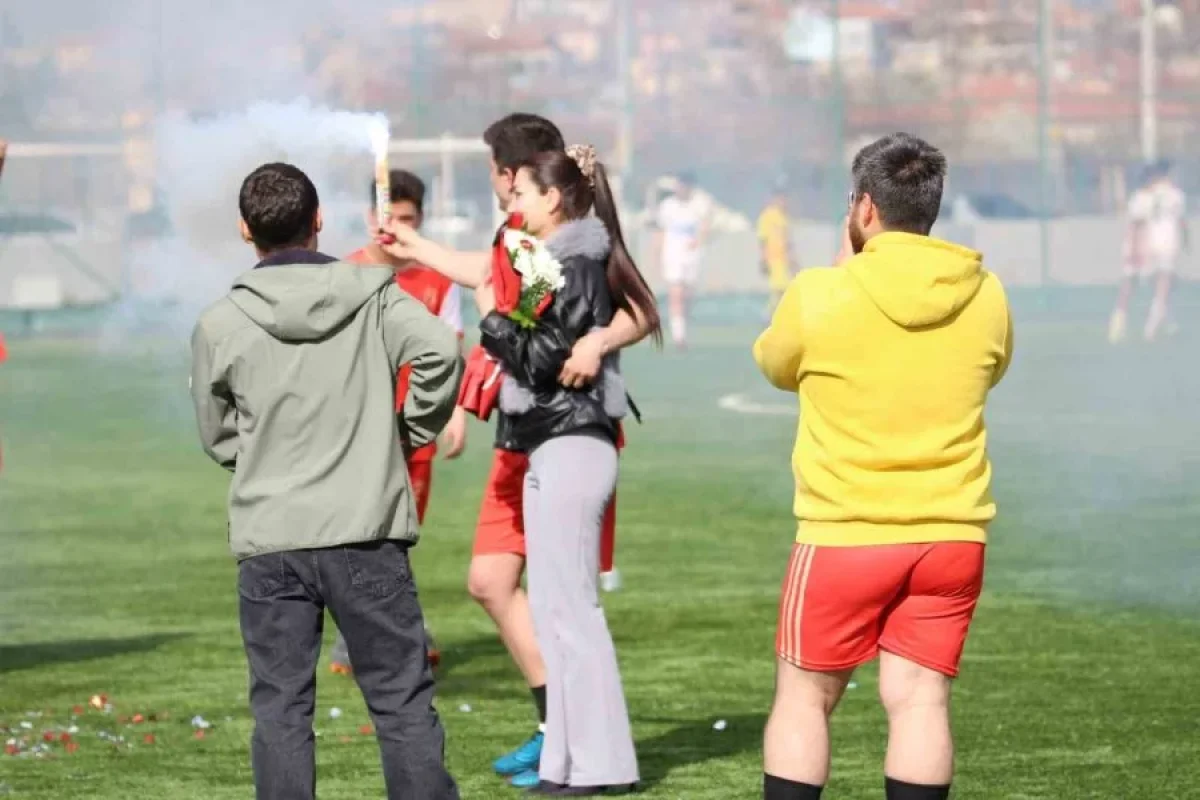 Yaşıl meydanda sürpriz - EVLİLİK TƏKLİFİ