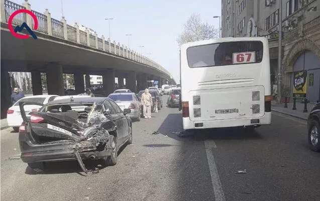 Bakıda avtobus zəncirvari qəza törətdi