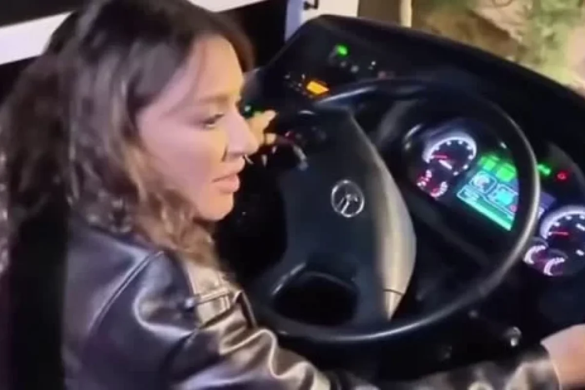 Tünzalə Ağayeva avtobus sürdü - VİDEO